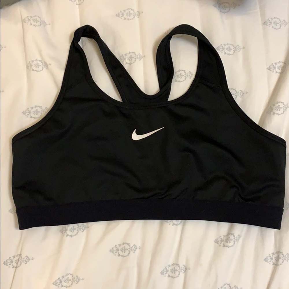 Black nike sports bra
